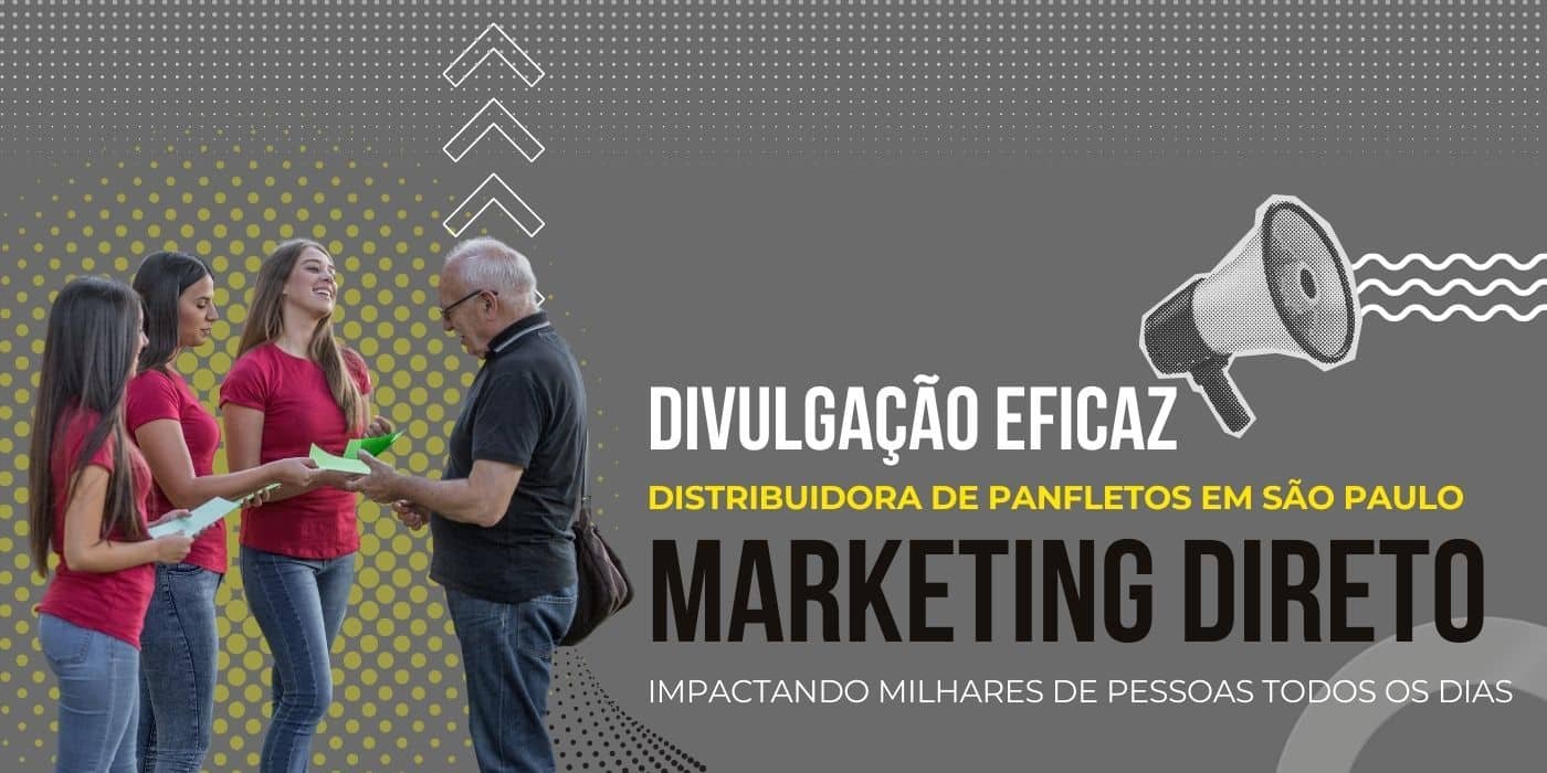 Equipe da Fator X entregando panfleto: divulgação eficaz e marketing direto